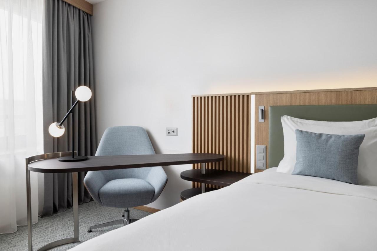 Courtyard By Marriott Biel Bienne Hotel Buitenkant foto