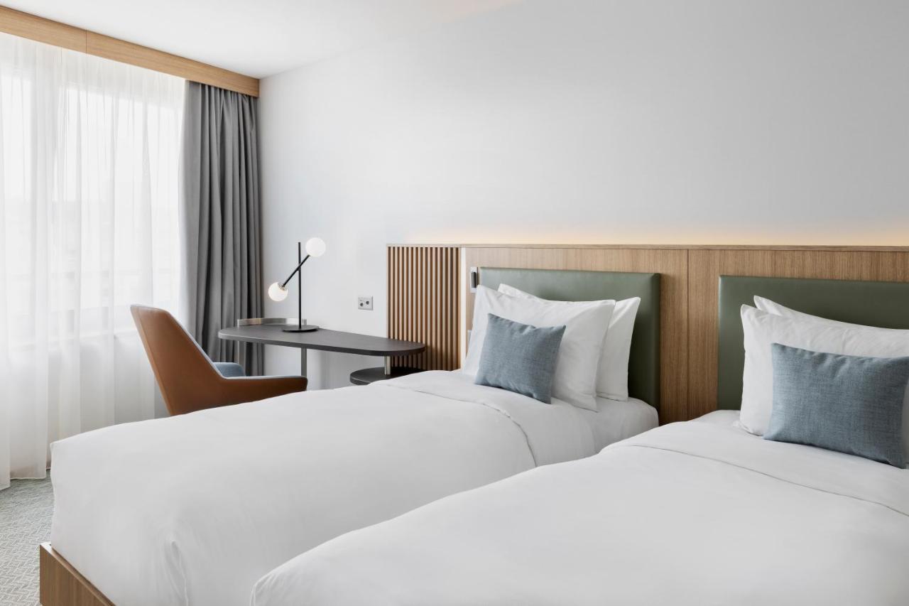 Courtyard By Marriott Biel Bienne Hotel Buitenkant foto