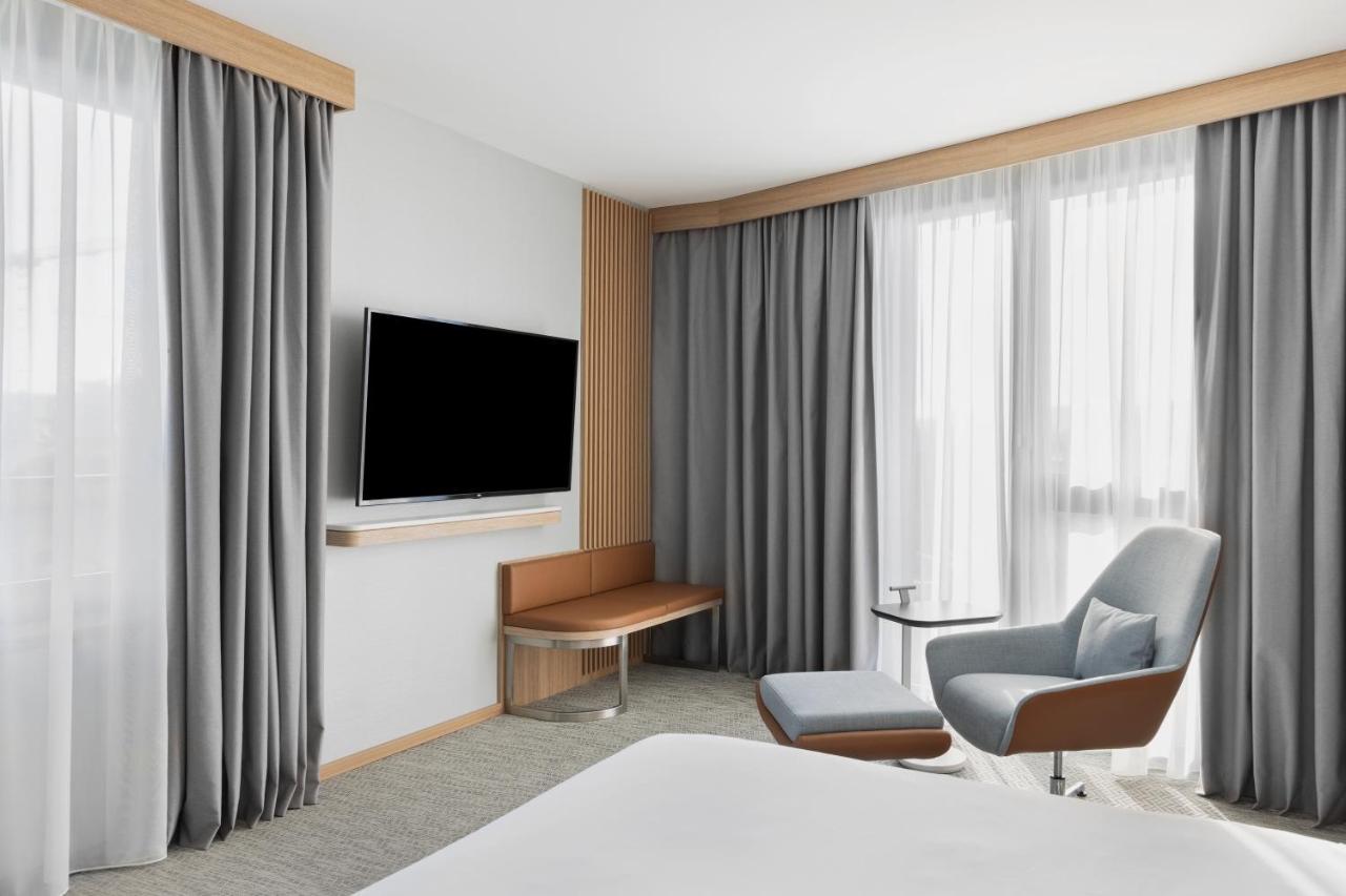 Courtyard By Marriott Biel Bienne Hotel Buitenkant foto