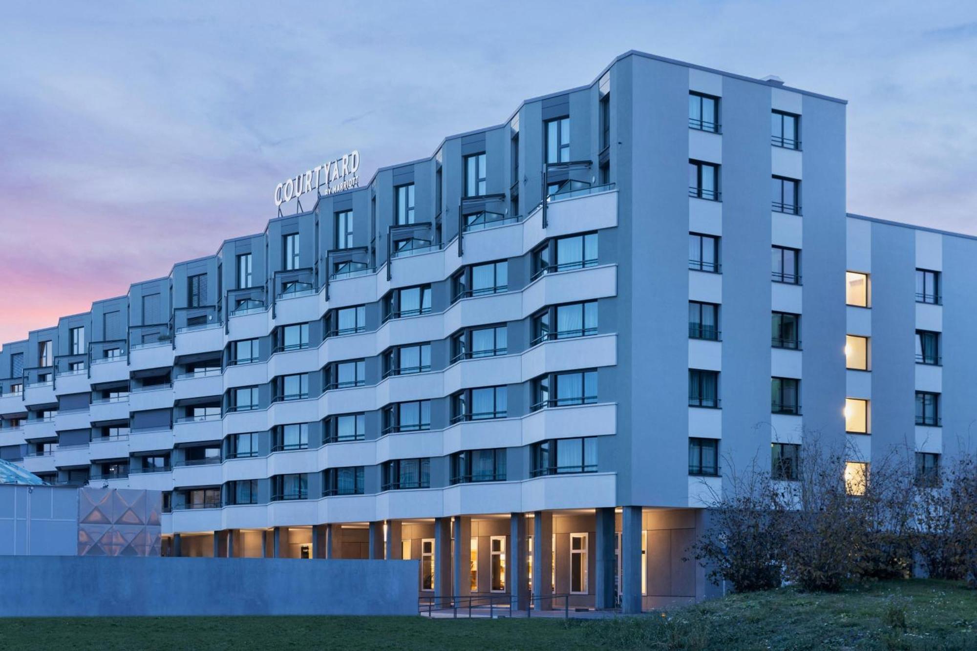Courtyard By Marriott Biel Bienne Hotel Buitenkant foto