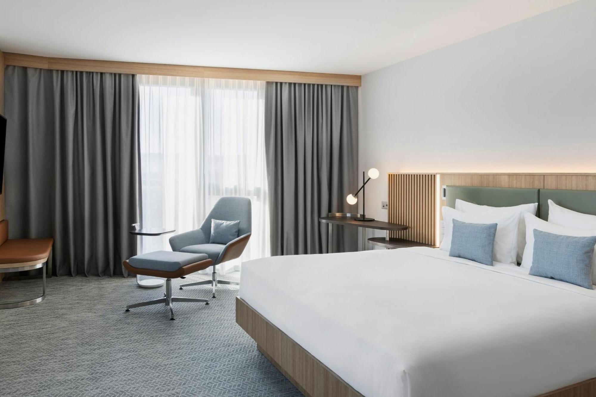 Courtyard By Marriott Biel Bienne Hotel Buitenkant foto