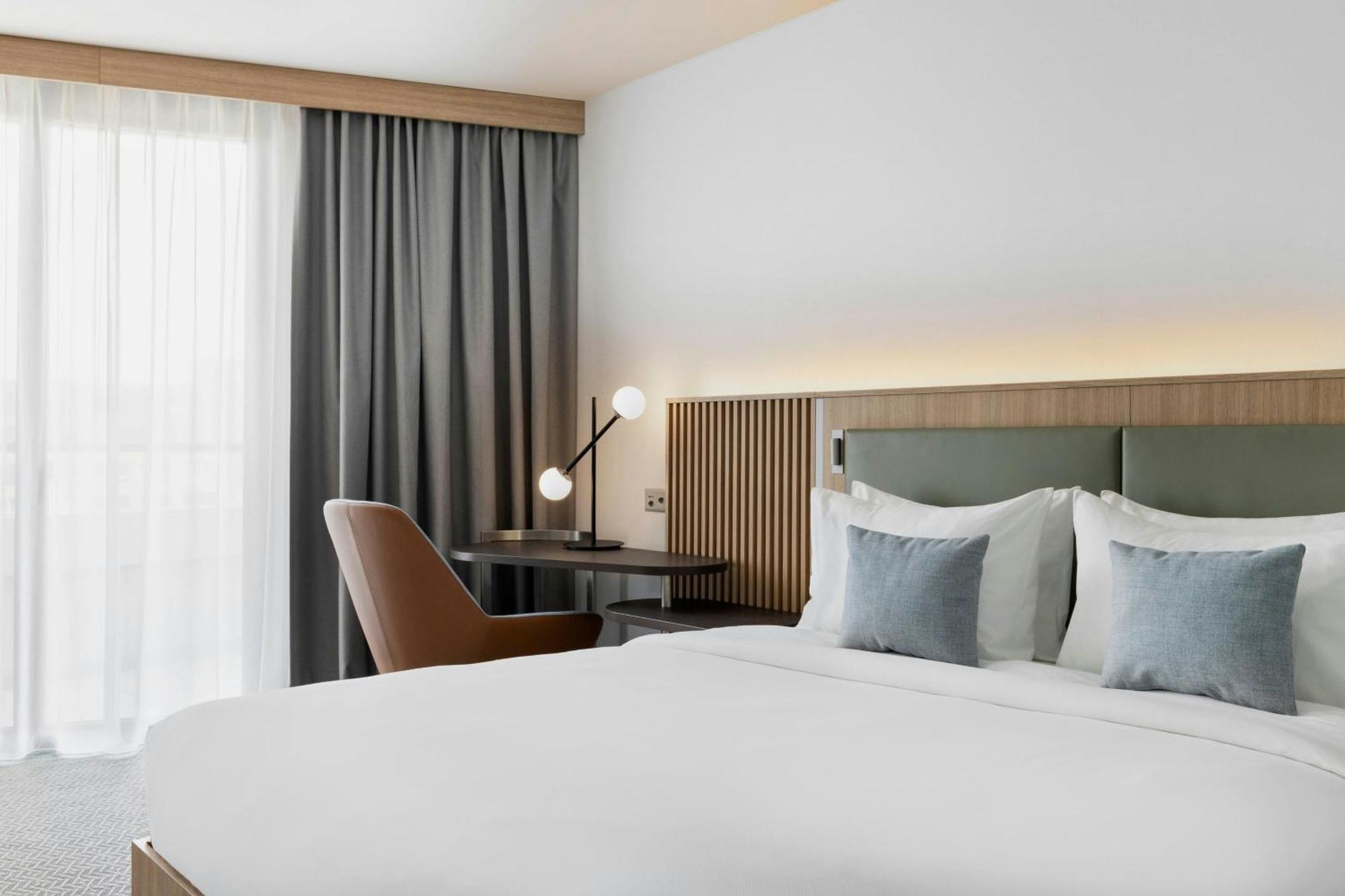 Courtyard By Marriott Biel Bienne Hotel Buitenkant foto
