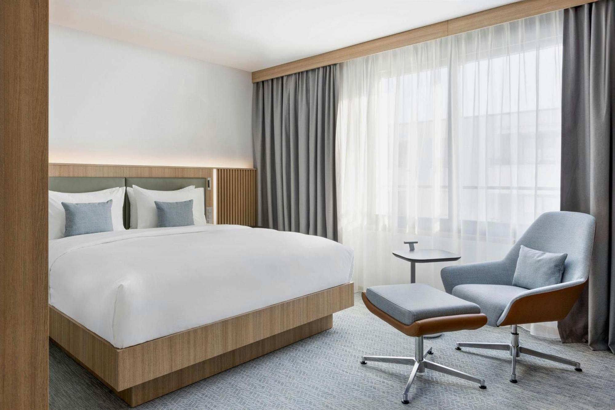 Courtyard By Marriott Biel Bienne Hotel Buitenkant foto