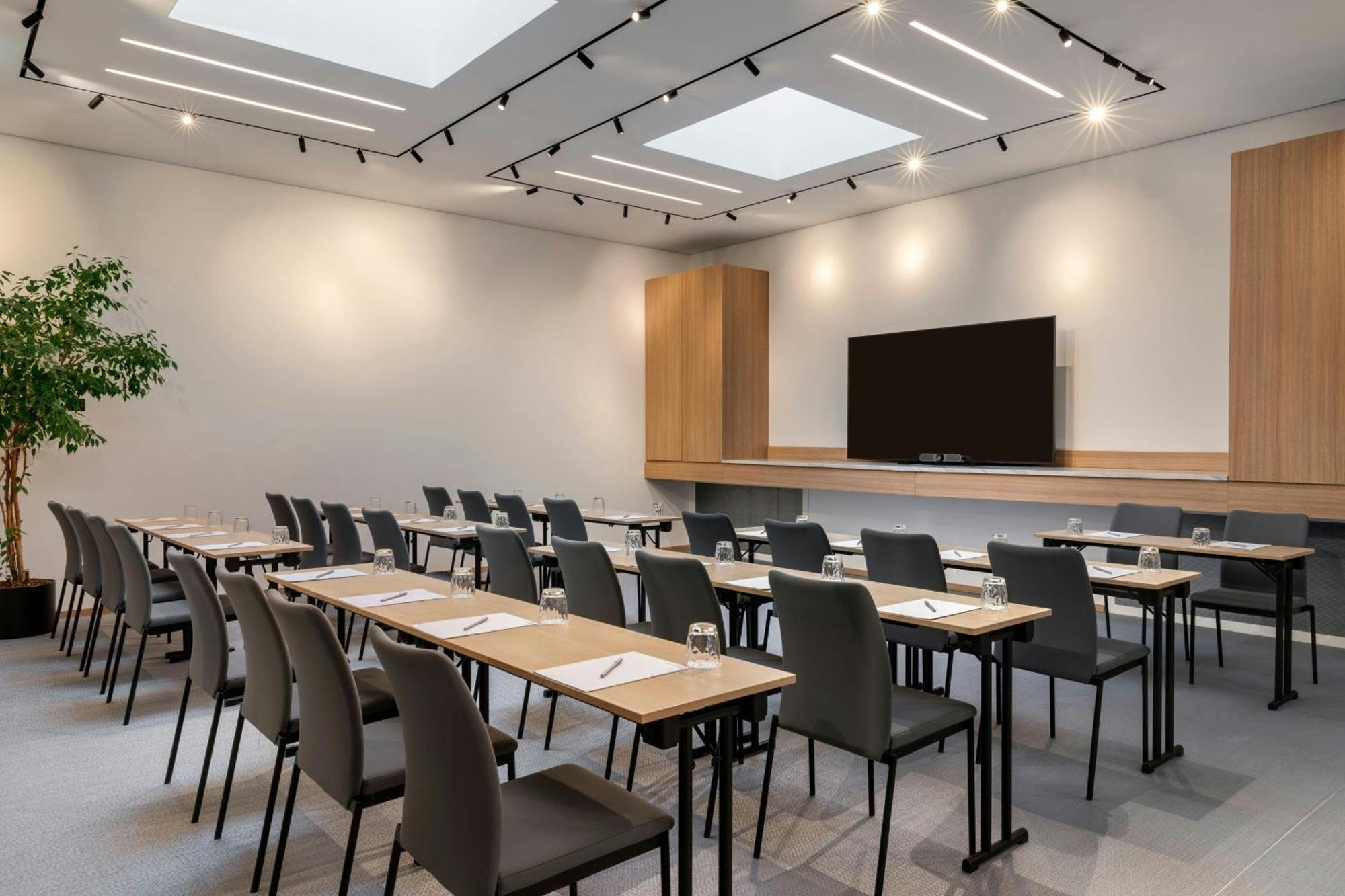 Courtyard By Marriott Biel Bienne Hotel Buitenkant foto
