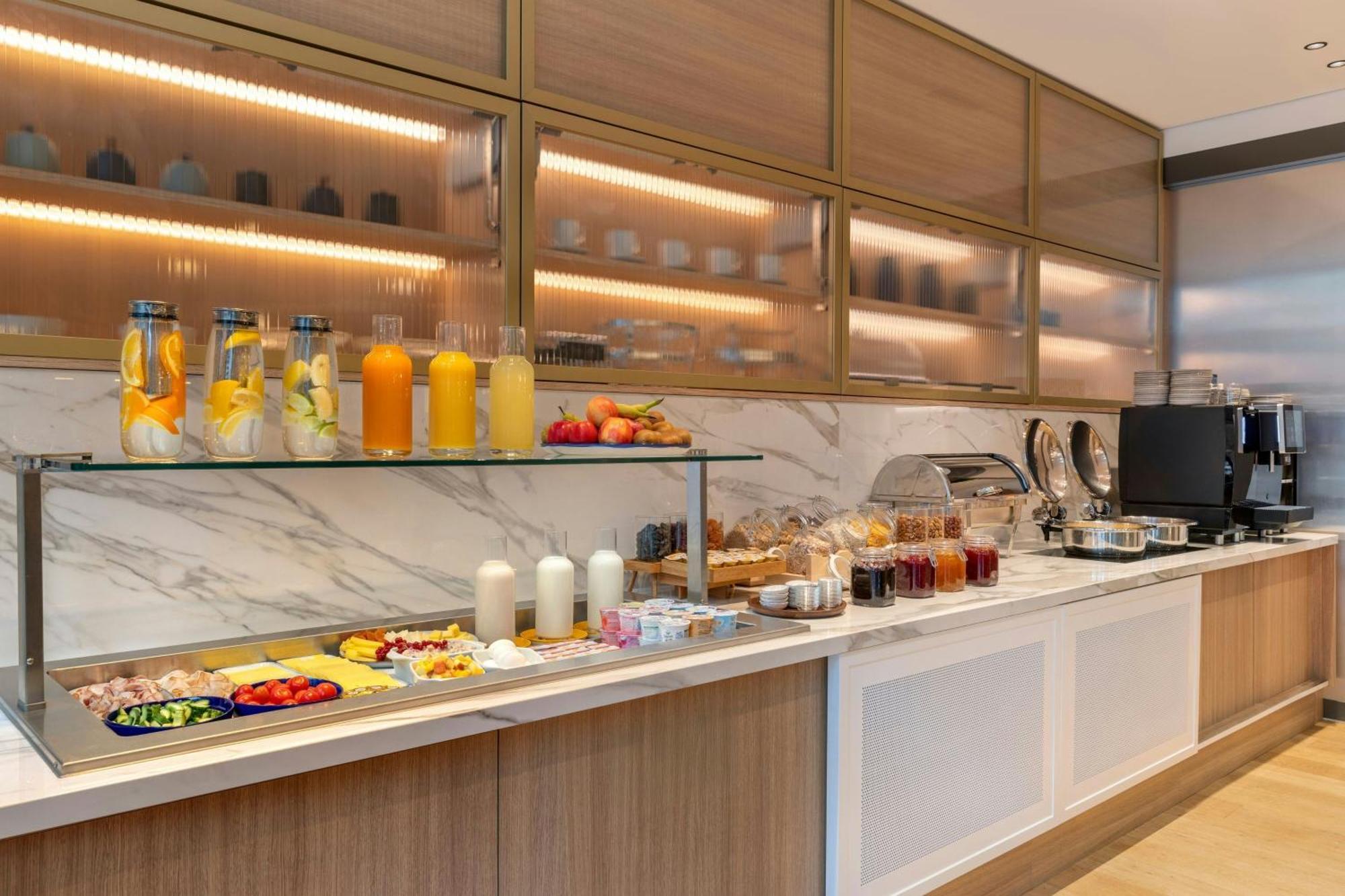 Courtyard By Marriott Biel Bienne Hotel Buitenkant foto